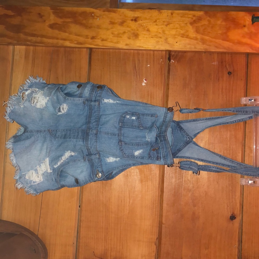 Super cute shorts overalls